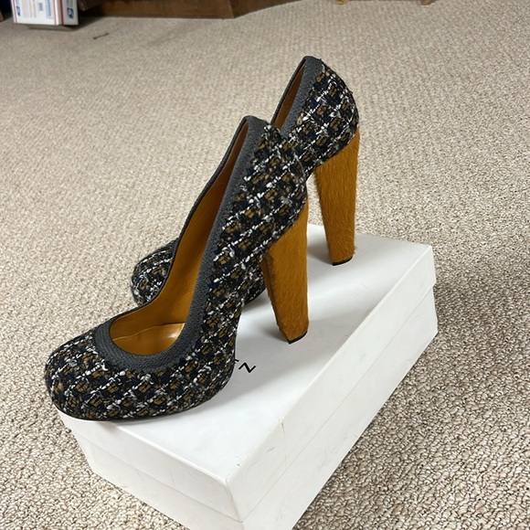Carven Shoes - Carven Tweed Multicolor Pony Hair
Pumps size 10